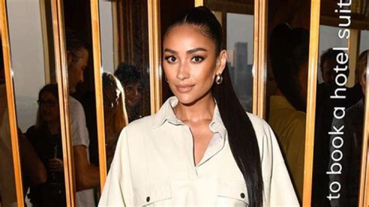 Shay Mitchell Called This Cleanser the ‘Perfect Balance’ for Her Skin