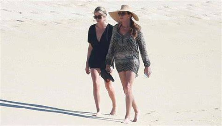 She Enjoys The Beach On Mexican Birthday Trip – Hollywood Life