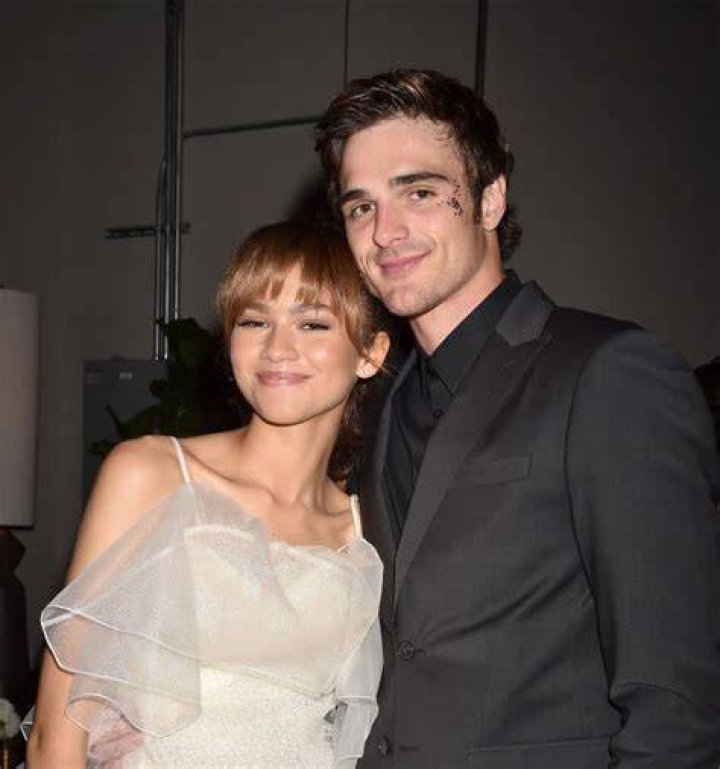 She Forgot They Even Dated – Hollywood Life
