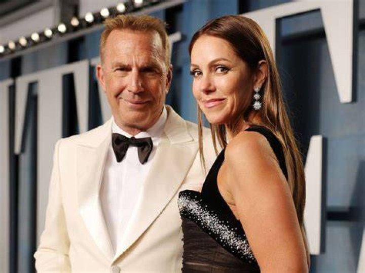 She Reveals Crush & Says She’d Kiss Him – Hollywood Life