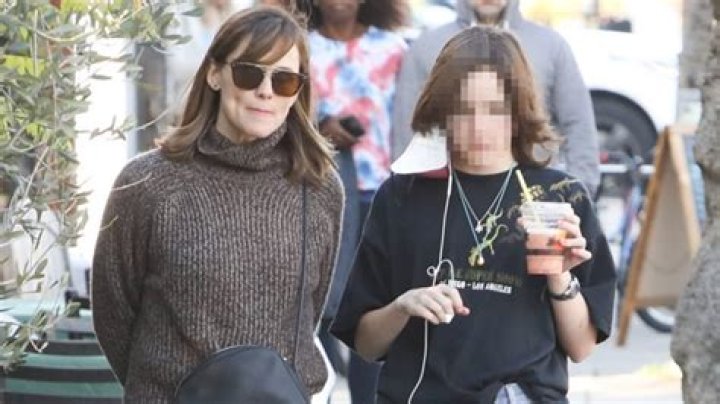 She’s As Tall As Mom Jen Garner – Hollywood Life