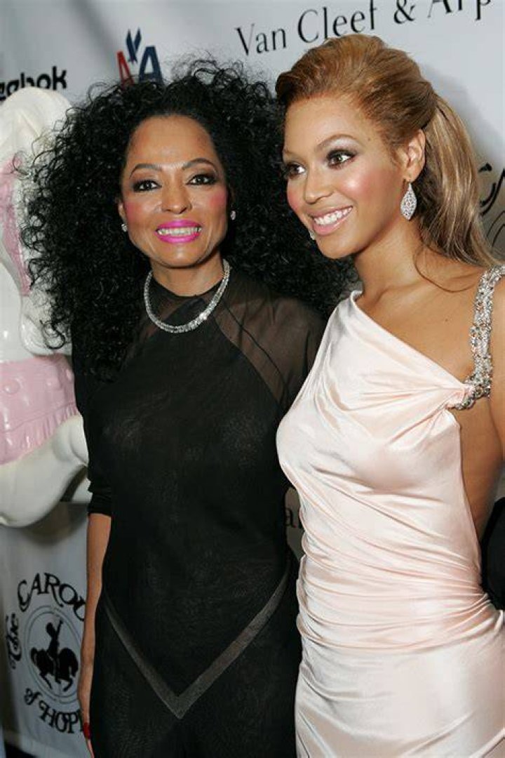 She Sings ‘Happy Birthday’ To Bey – Hollywood Life