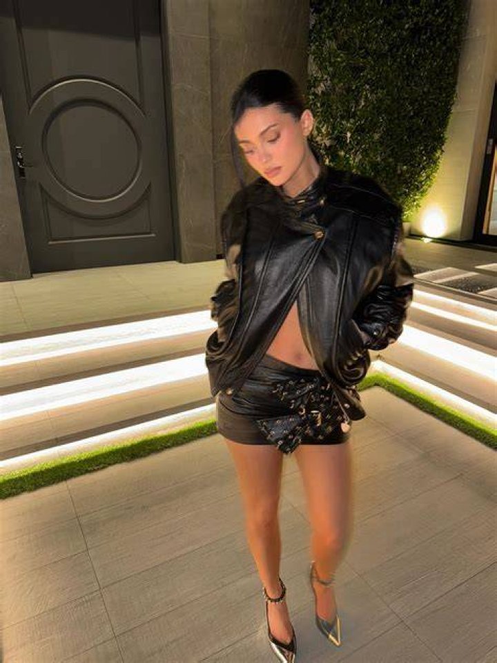 She Slays In Black Mini Skirt – Hollywood Life