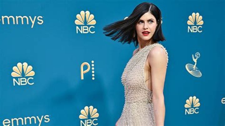 She Slays On Red Carpet & Stage – Hollywood Life