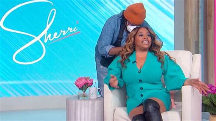 Sherri Shepherd Laughs Off Wardrobe Malfunction On Her Show – Hollywood Life