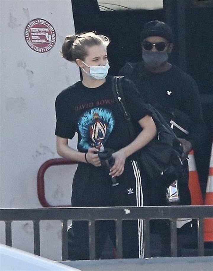 Shiloh Jolie-Pitt Leaves Dance Class: Photos – Hollywood Life