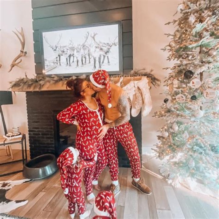 Shirtless Cole DeBoer Cradles Chelsea Houska’s Baby Bump In Matching PJs For Christmas Eve