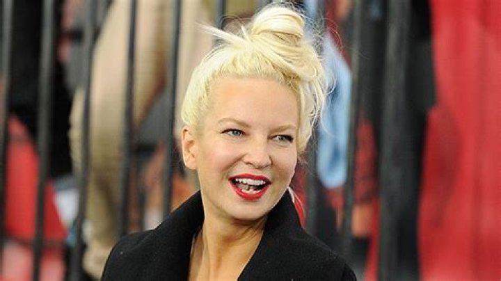 Sia Reveals Rare Look At Her Face While Goofing Around With ‘Sesame Street’ Characters In Cute Video