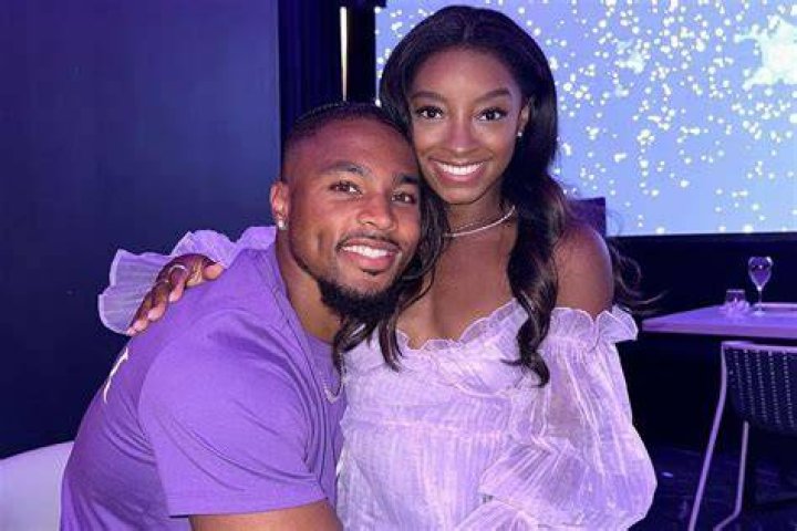 Simone Biles’ New BF Jonathan Owens Shows Her Love After She Posts Sexy Daisy Dukes Pics