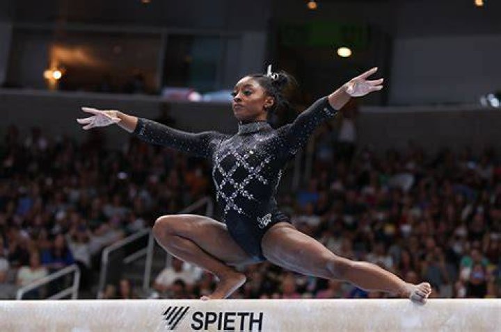 Simone Biles Slams ‘Racist’ Video Of Black Gymnast Skipped At Ceremony – Hollywood Life