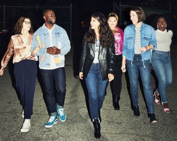 ‘Single Drunk Female’ — Photos Of The New Freeform Series – Hollywood Life