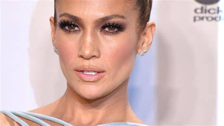 Sleek Top Knot How To — Get J-Lo’s Hairstyle For The Holidays – Hollywood Life