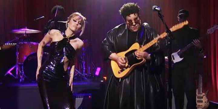 ‘SNL’: Miley Cyrus Fakes An Orgasm In Hilarious Skit — Watch Video