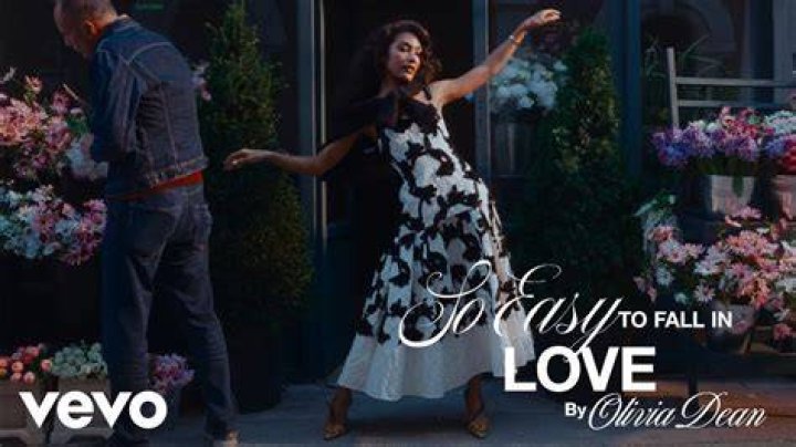 Sofia Reyes Puts You In The Mood To ‘Fall In Love With Life’ With This Summer Playlist