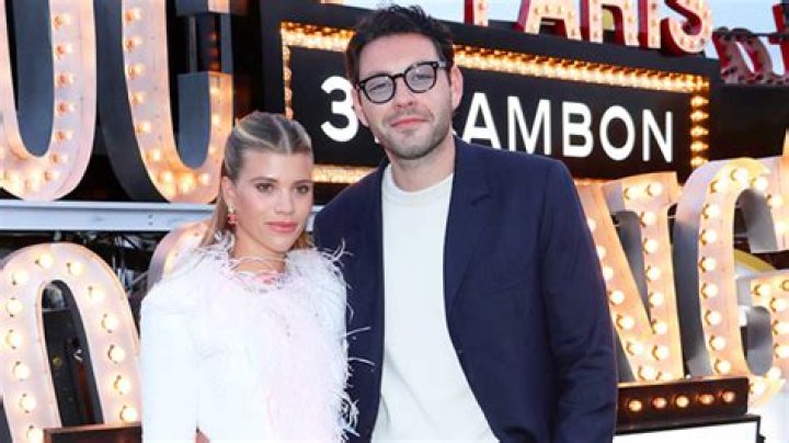 Sofia Richie In White Chanel Suit With Husband At Cruise Show: Photos – Hollywood Life