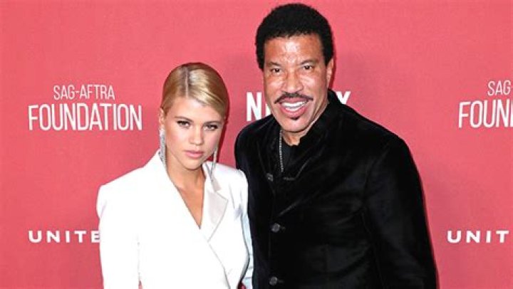 Sofia Richie Posts Throwback Pic With Dad Lionel While Admitting That She’s ‘Missing’ Her Family
