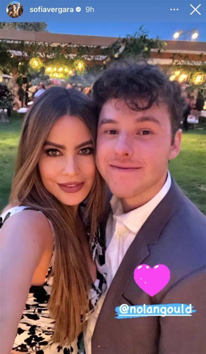 Sofia Vergara’s Black & White Floral Outfit At Sarah Hyland’s Wedding – Hollywood Life