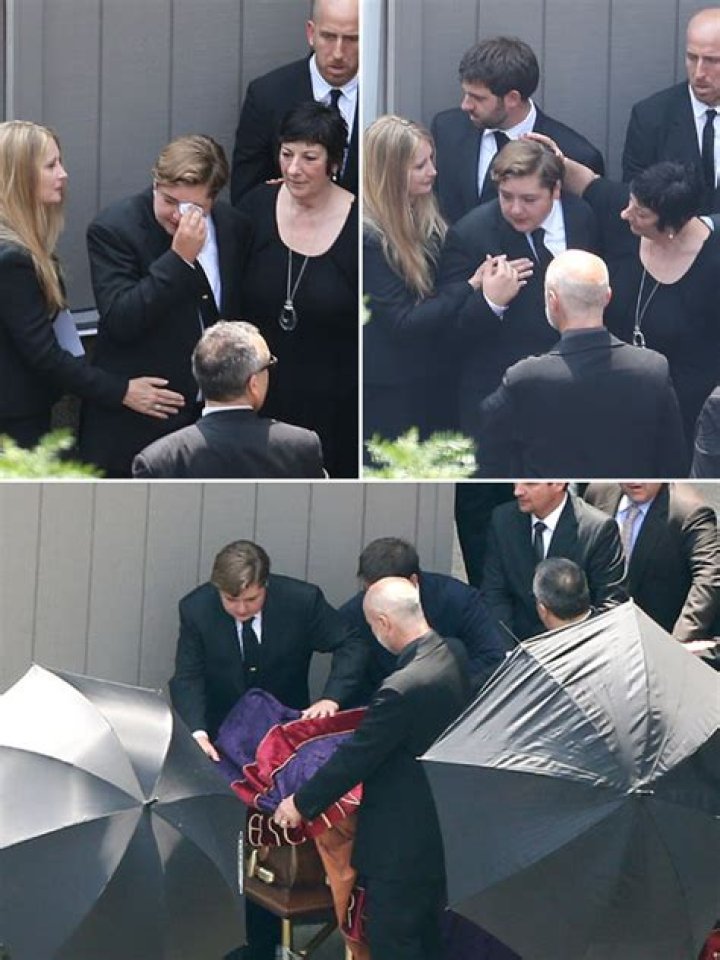 Son Touches Coffin & Breaks Down In Tears — So Sad – Hollywood Life