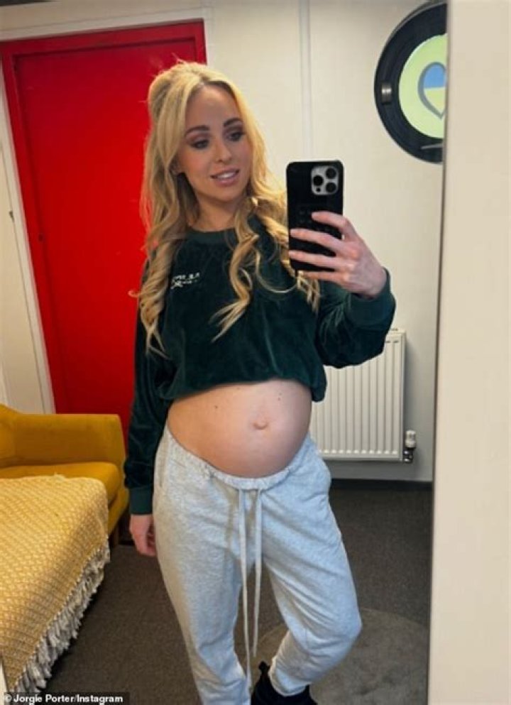 Sophie Turner Reveals Glimpse Of Bare Baby Bump In Throwback Photo: ‘Full Of Baby’