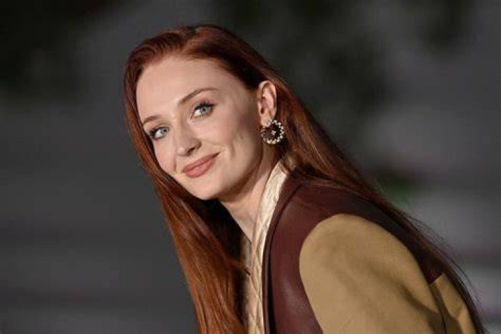 Sophie Turner Reveals Red Hair Makeover In Crop Top – Hollywood Life