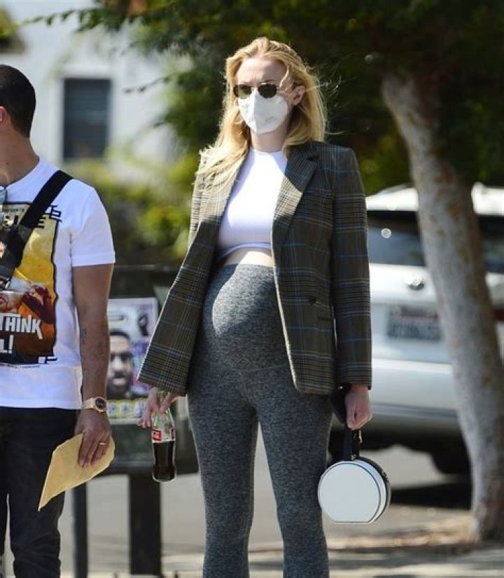 Sophie Turner Shows Off Baby Bump In Crop Top & Leggings On Shopping Date With Joe Jonas