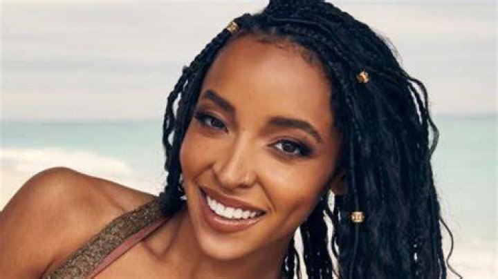 Stars In Sparkly Bikinis– PICS