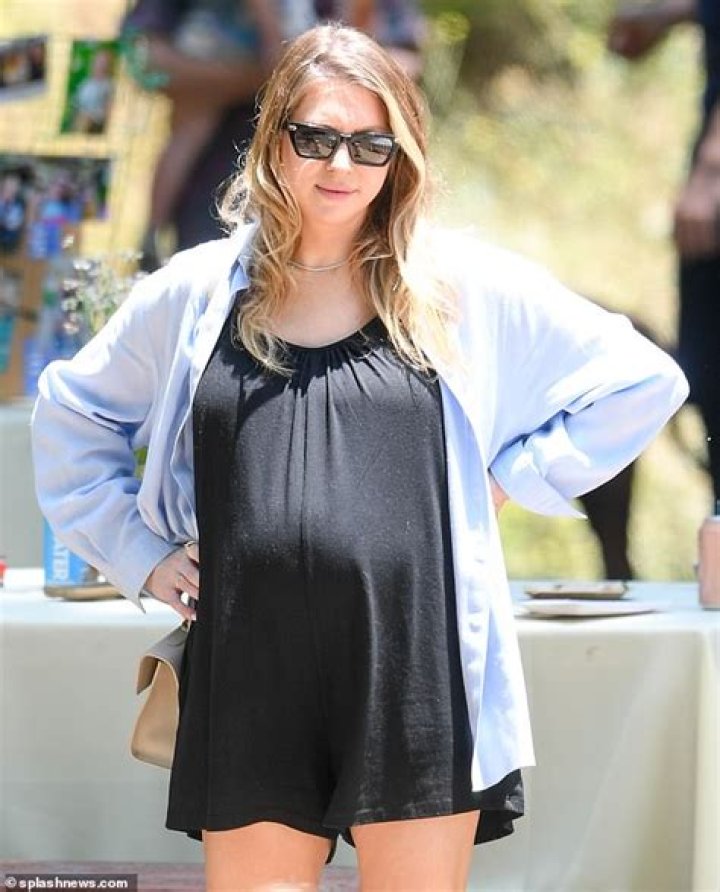 Stassi Schroeder Cradles Her Baby Bump In Tight Black Mini Dress: Pics – Hollywood Life