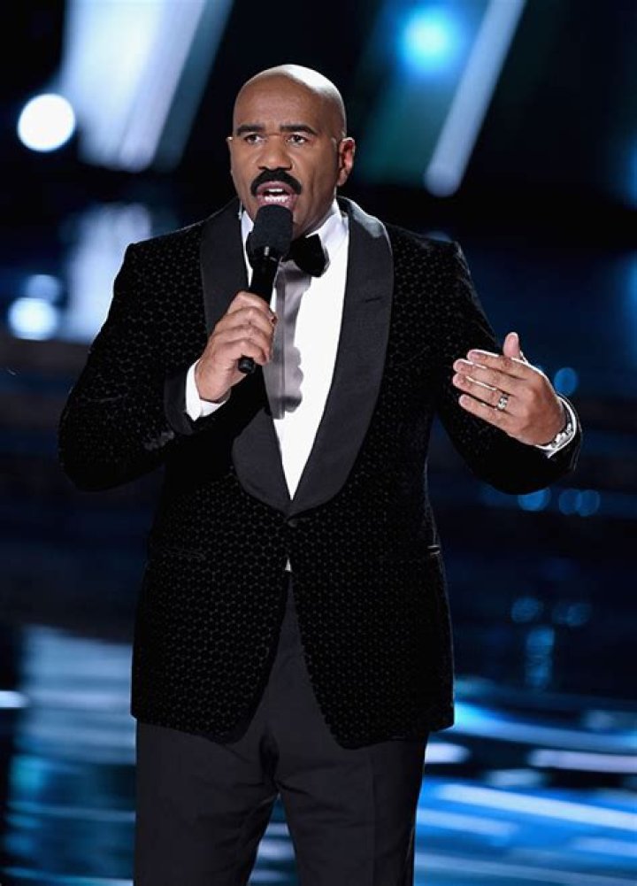 Steve Harvey Signs Multi Year Deal To Host Miss Universe — Taking Stage Again – Hollywood Life