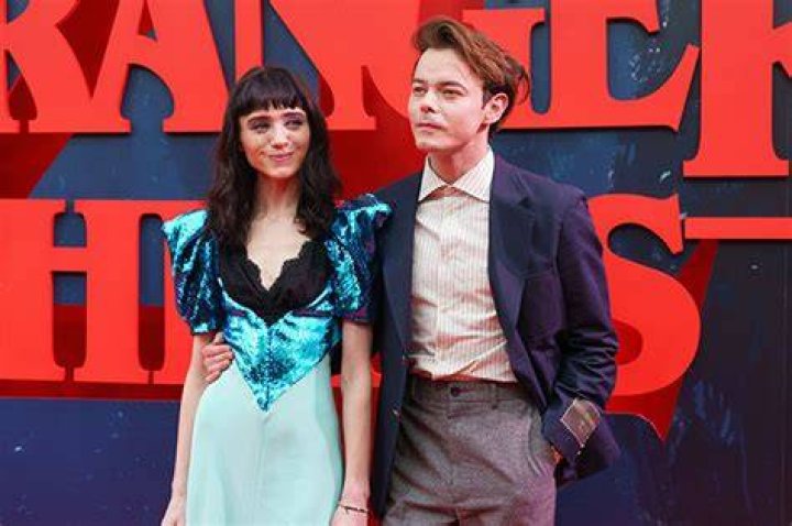 ‘Stranger Things’ Stars Natalia Dyer & Charlie Heaton Step Out in NYC – Hollywood Life