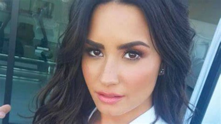 Summer Dos & Dont’s For Avoiding Breakouts From Demi Lovato’s Skincare Guru