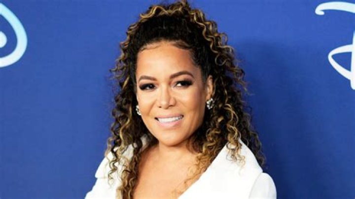 Sunny Hostin Speaks On Breast Reduction & Liposuction On ‘The View’ – Hollywood Life