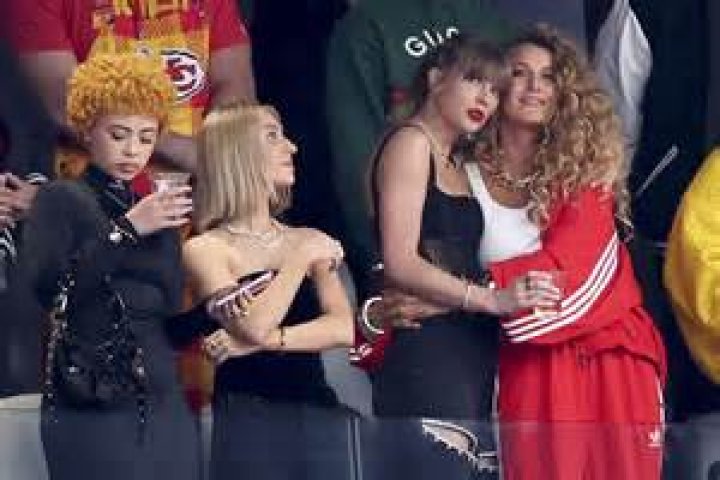 Super Bowl 2021 — See Celebrities At The Game