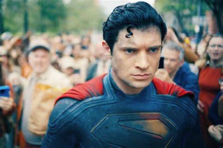 Superman & Teen GF Walk Red Carpet Together – Hollywood Life