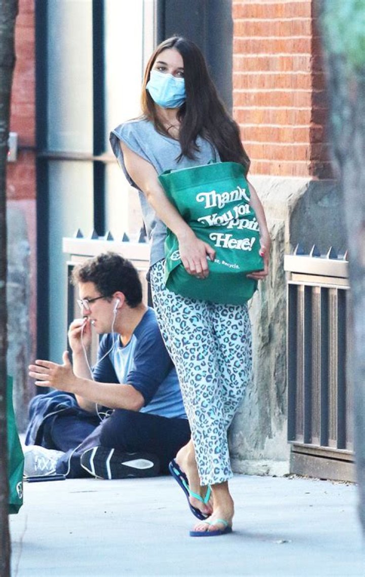 Suri Cruise, 14, Rocks Leopard Print Pants While Shopping With A Friend In NYC — Pics