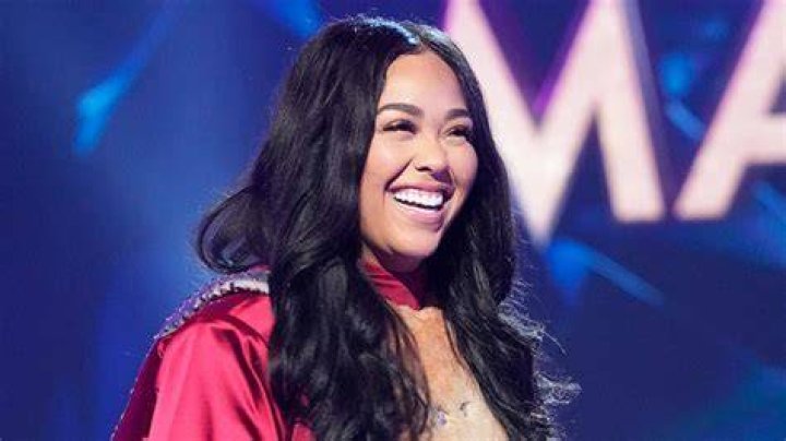 Talks ‘Masked Singer’ & Music Being ‘Therapy’ – Hollywood Life