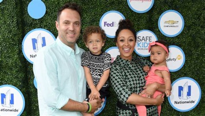 Tamera Mowry Cuddles Son Aden & Daughter Ariah In New Instagram Pic – Hollywood Life