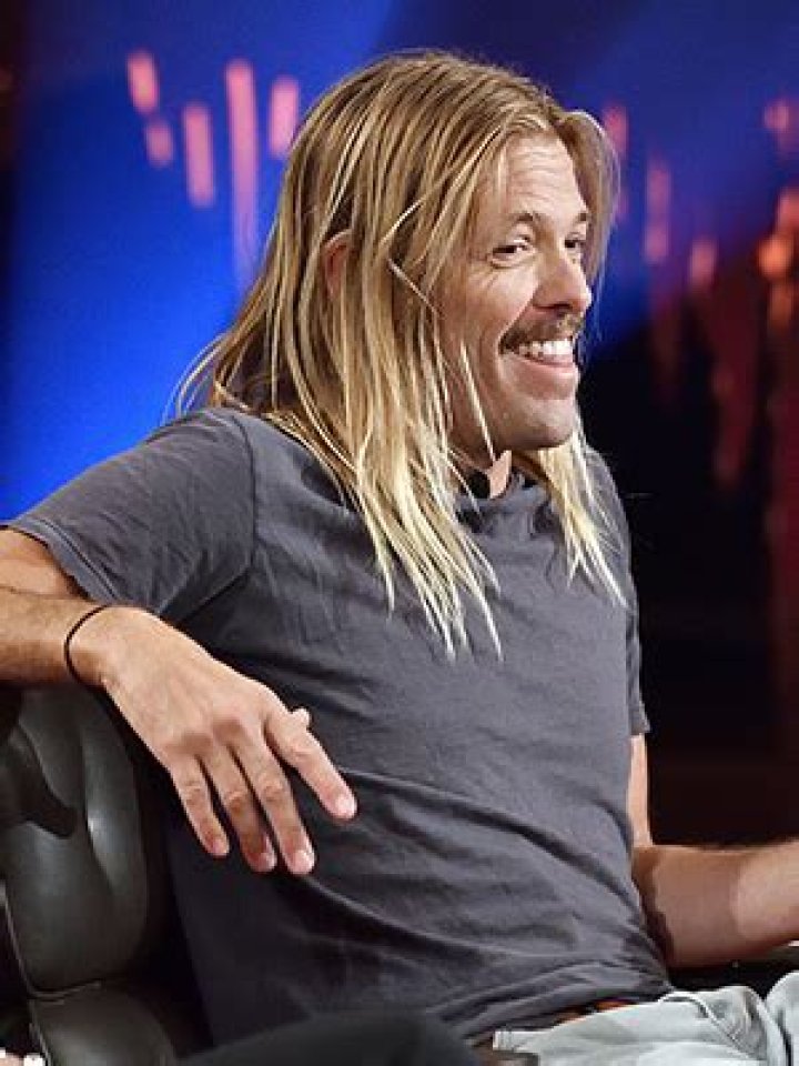 Taylor Hawkins’ Life In Photos – Hollywood Life