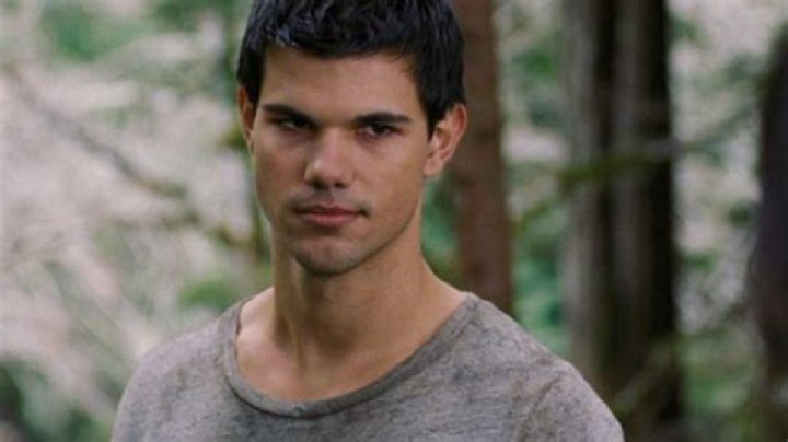 Taylor Lautner Reveals Why He’d Play Jacob From ‘Twilight’ Again – Hollywood Life