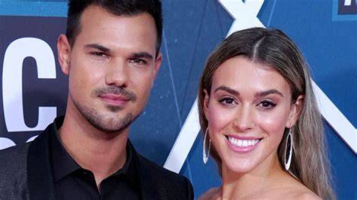 Taylor Lautner’s fiancée Admits She Had A Crush On Robert Pattinson – Hollywood Life
