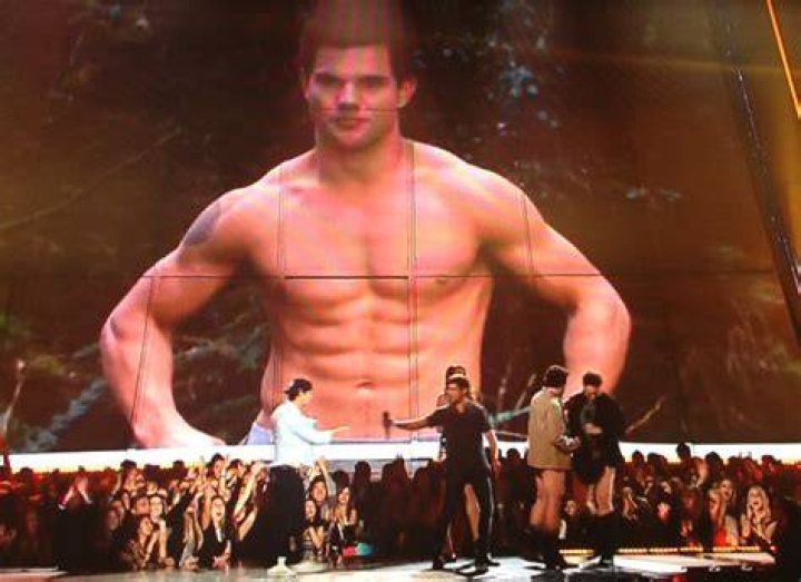Taylor Lautner Wins Best Shirtless Scene — MTV Movie Awards’ Sexy Stud – Hollywood Life