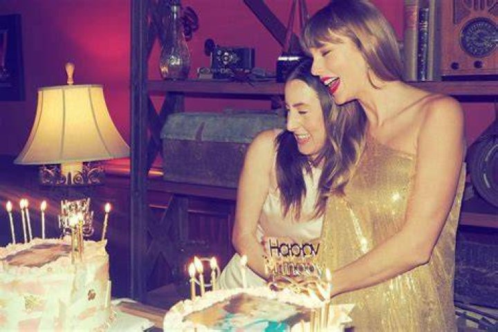 Taylor Swift Celebrates 32nd Birthday With Alana Haim — Photos – Hollywood Life