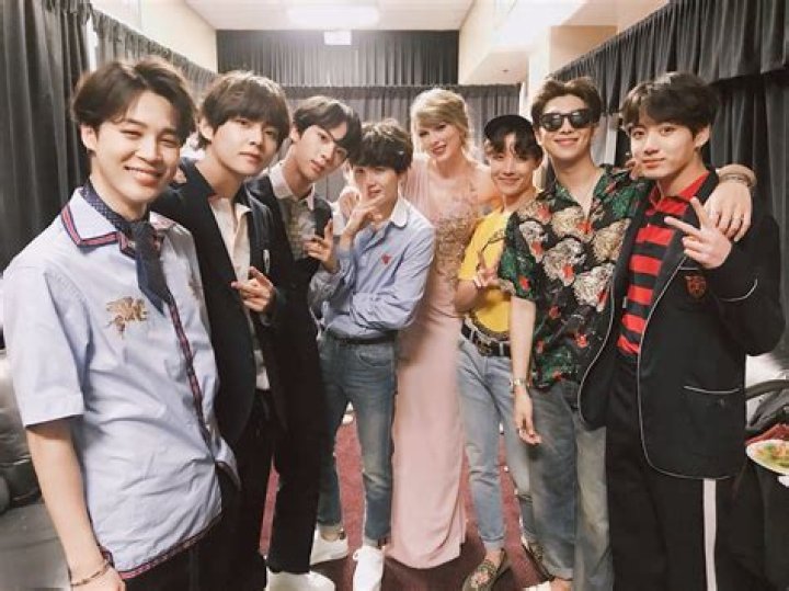 Taylor Swift Meets BTS Backstage At BBMAs & The Pic Is Pop Music Perfection — Should They Collab?