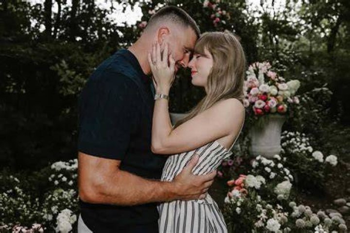 Taylor Swift Reportedly Saw Travis Kelce After His 34th Birthday – Hollywood Life