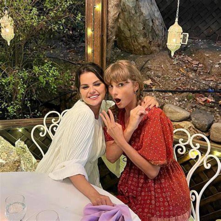Taylor Swift Reunites With BFF Selena Gomez Backstage At ‘SNL’ Before Epic Performance — Watch