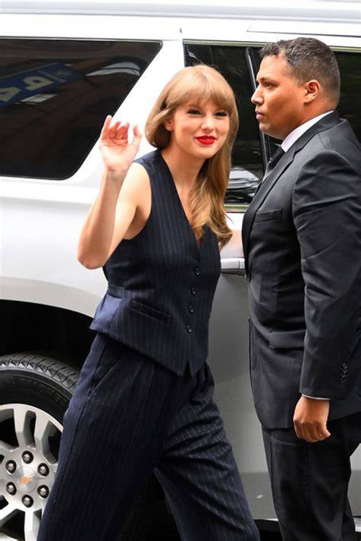 Taylor Swift Rocks Pinstripe Vest & Pants At Tribeca Film Festival – Hollywood Life