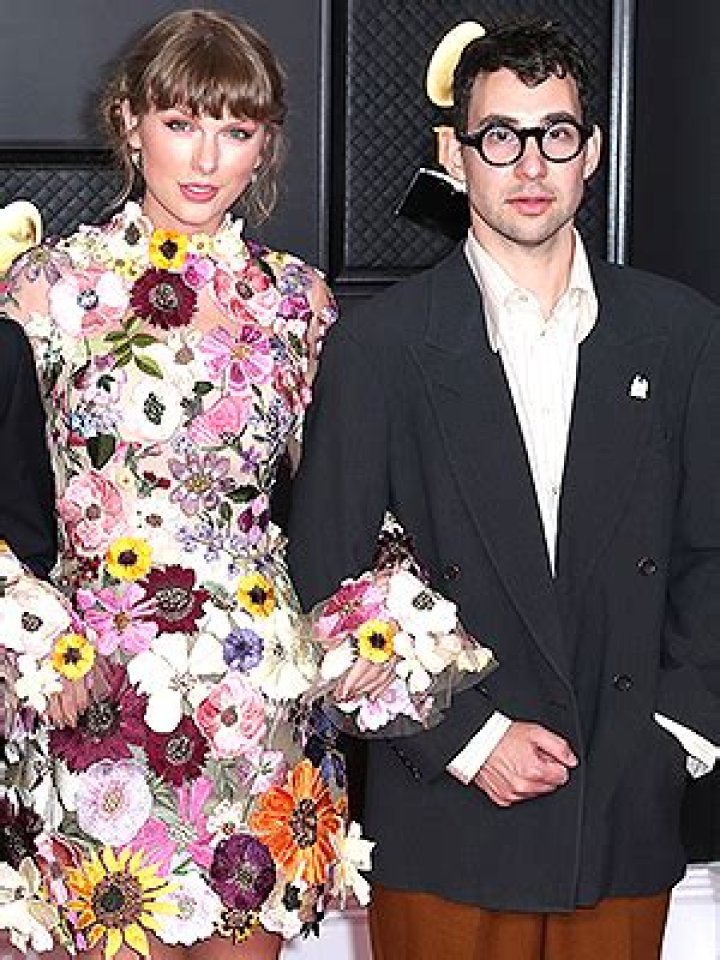 Taylor Swift Rocks Short Bangs In Rare Photo With Jack Antonoff – Hollywood Life