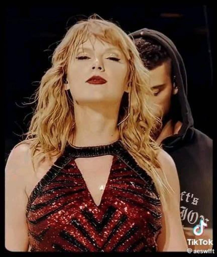 Taylor Swift’s Hottie In ‘Style’ Video – Hollywood Life