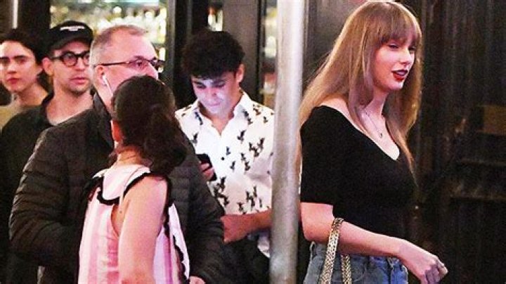 Taylor Swift’s NYC Dinner In 1st Photos & Videos Since Joe Alwyn Split – Hollywood Life