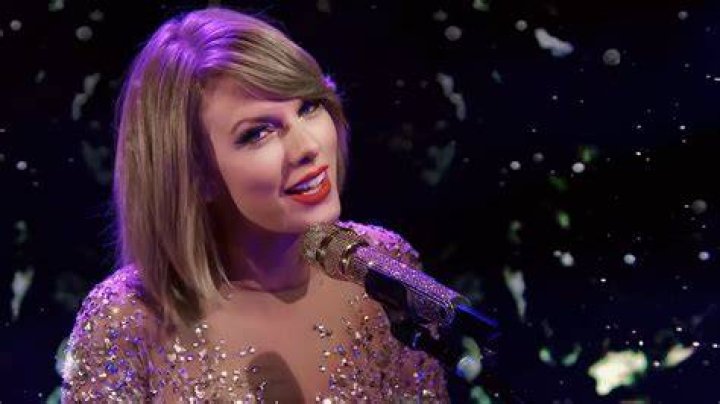 Taylor Swift’s ‘Wildest Dreams’ Outfits — All Her Sexy, Stunning Retro Looks – Hollywood Life