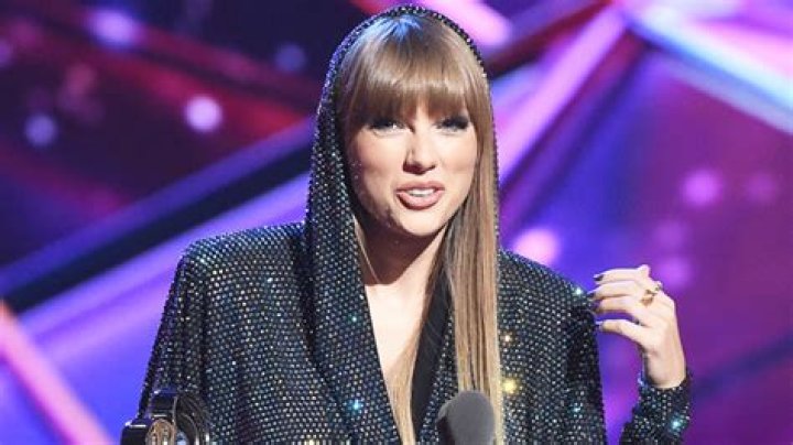Taylor Swift Talks Kanye West’s VMAS Interruption At Eras Tour – Hollywood Life